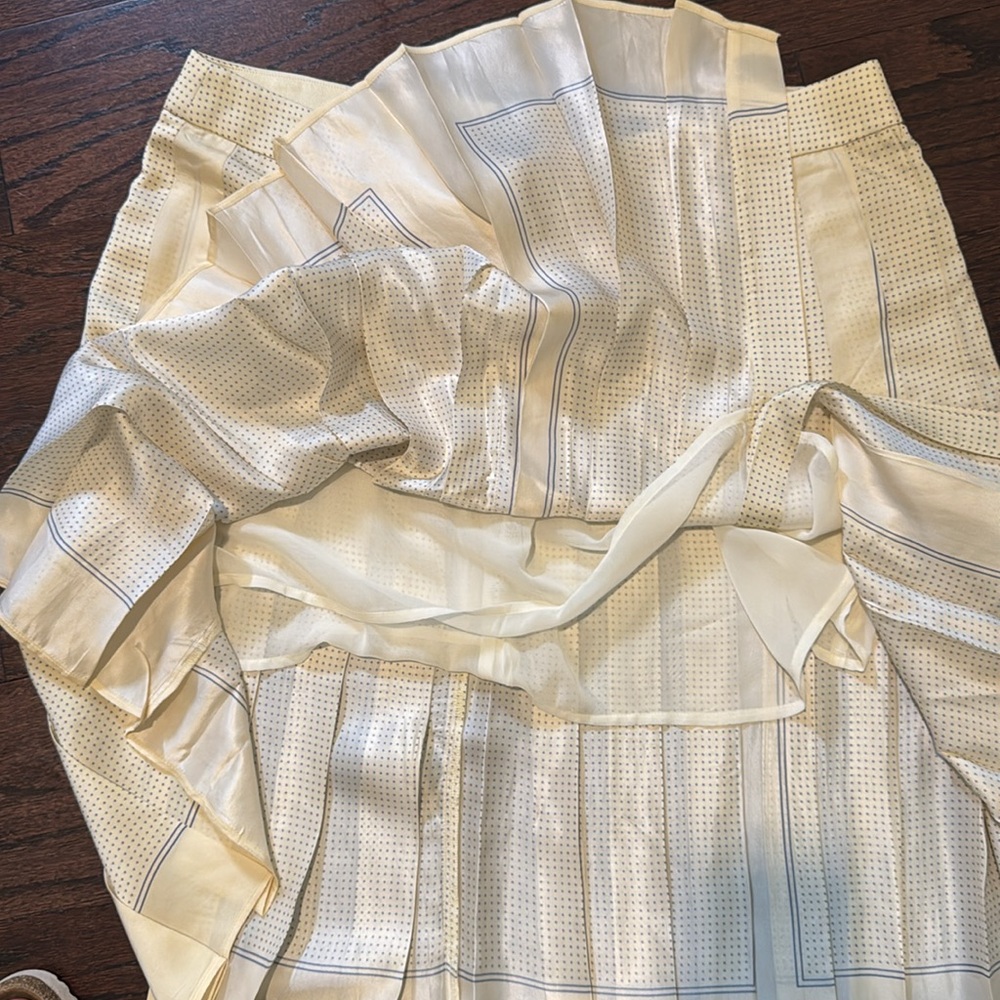J. Crew NWT pleated scarf print skirt, cream
with navy trim, size 14 - Picture 10 of 13